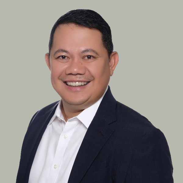 Lee Longa = Chief Investment Officer